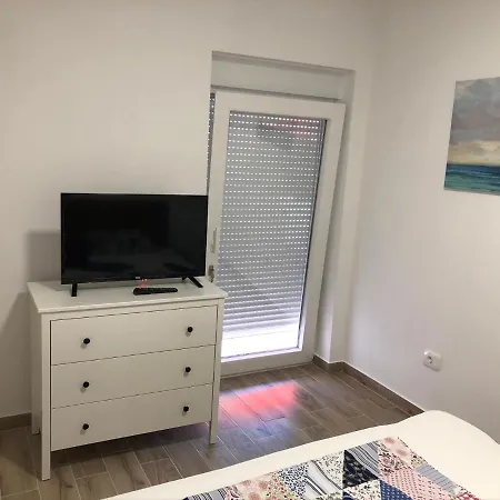 Apartman Bijela Kuca-Prizemlje Апартаменты Мандре