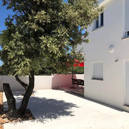 Apartman Bijela Kuca-Prizemlje Апартаменты Мандре